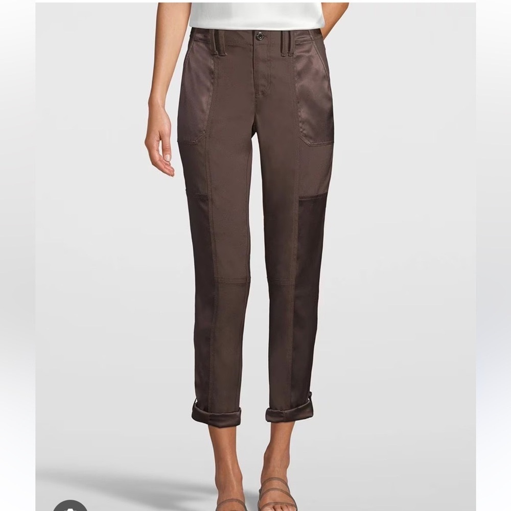 WHBM mid rise utility straight crop